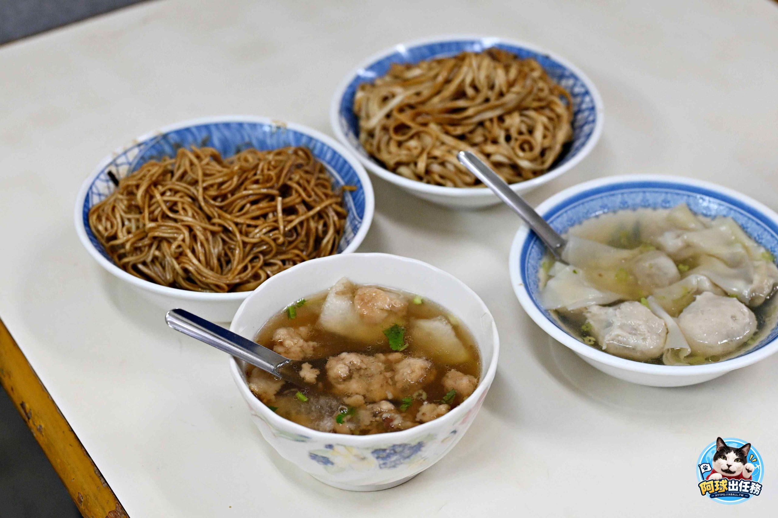 宜蘭人從小吃到大的炸醬麵！45元濃郁醬香配Q彈扁麵，假日還要排隊半小時