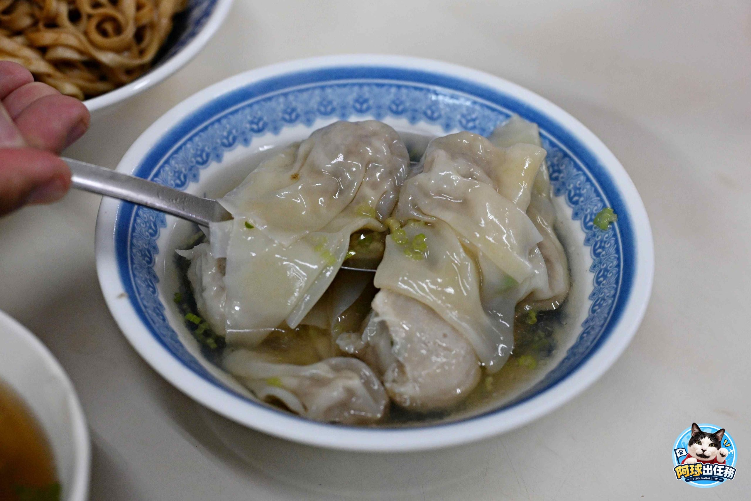 宜蘭人從小吃到大的炸醬麵！45元濃郁醬香配Q彈扁麵，假日還要排隊半小時