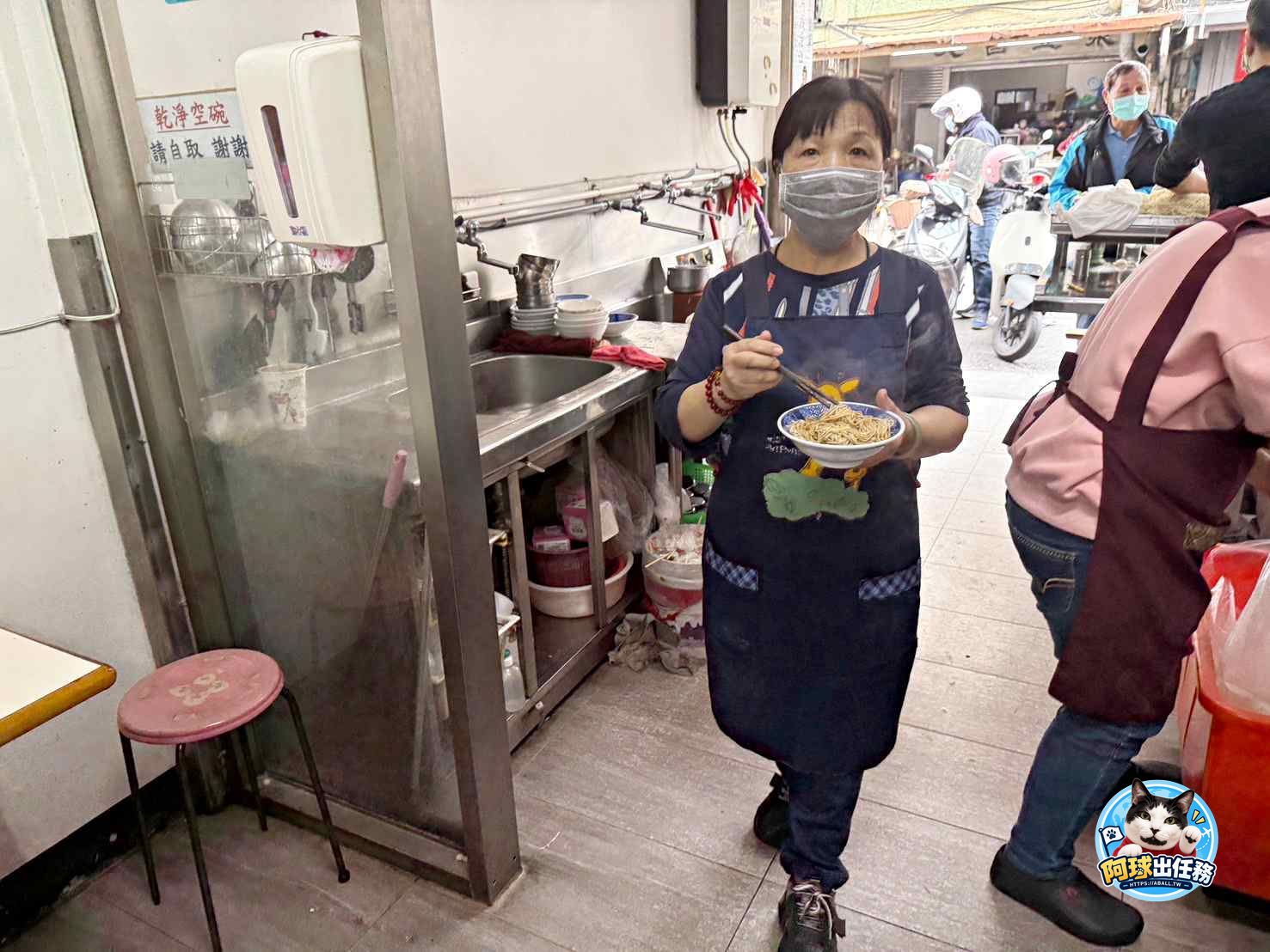 宜蘭人從小吃到大的炸醬麵！45元濃郁醬香配Q彈扁麵，假日還要排隊半小時