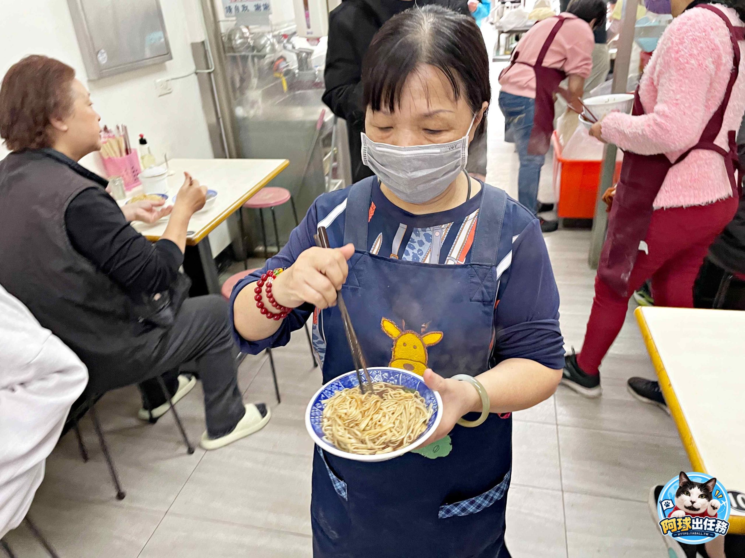 宜蘭人從小吃到大的炸醬麵！45元濃郁醬香配Q彈扁麵，假日還要排隊半小時